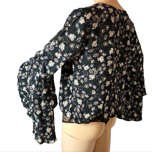 Intimately Free People boho flare sleeve bodysuit. Size Small - Picture 9 of 17